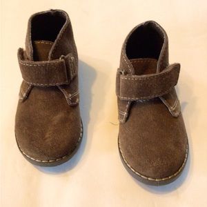 Toddler size 5 unisex faux brown suede ankle boots
